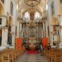 Przed modlitwą poranną w kościele św. Archanioła Rafała
